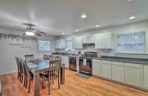Stroudsburg House | Hot Tub & Yard: Stroudsburg Home in Poconos