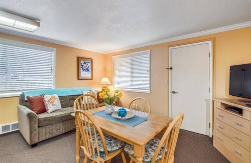 Downtown Cannon Beach Hotel | Hotel ∙ 1 bedroom ∙ 4 guests