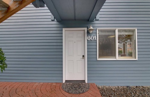 Downtown Cannon Beach Hotel | Hotel ∙ 1 bedroom ∙ 2 guests