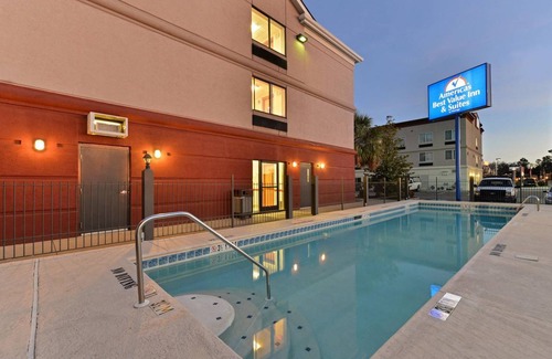 National Hills Hotel | Hotel ∙ 127 guests