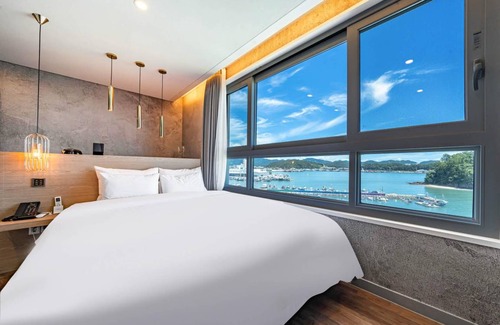 Sacheon Hotel | Hotel ∙ 4 guests