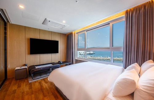 Sacheon Hotel | Hotel ∙ 4 guests