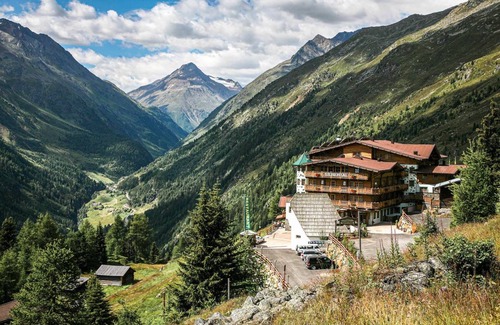 Soelden Hotel | Hotel ∙ 5 guests