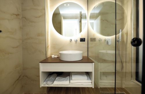 Vlore Hotel | Hotel Adore