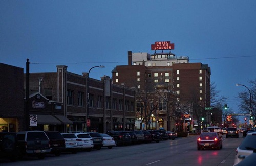 Rapid City Hotel | Hotel Alex Johnson Rapid City, Curio Collection by Hilton