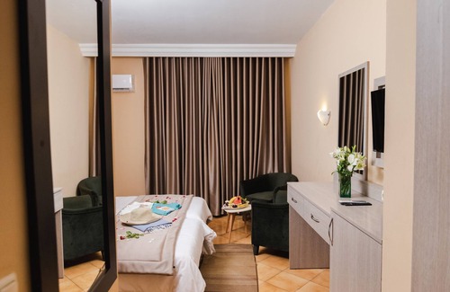 Nefza Hotel | Hotel Alrawabi