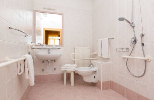 Canale di Tenno Hotel | Hotel Antica Croce