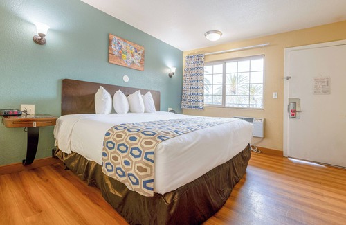 Loma Alta Hotel | Hotel Avenida - Oceanside Camp Pendleton