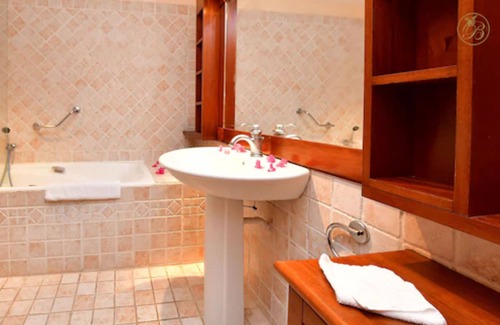 Pointe du Bout Hotel | Hotel Bakoua Les Trois Ilets
