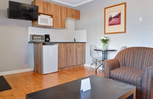 Fort Macleod Hotel | Hotel Bethel - Fort MacLeod, AB