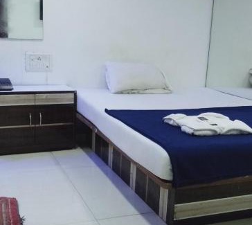 Wellington Pier House | Hotel blue light