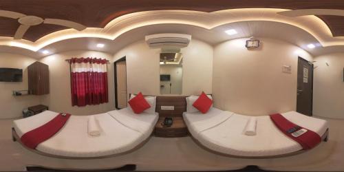 Girgaon Hotel | Hotel Briteway