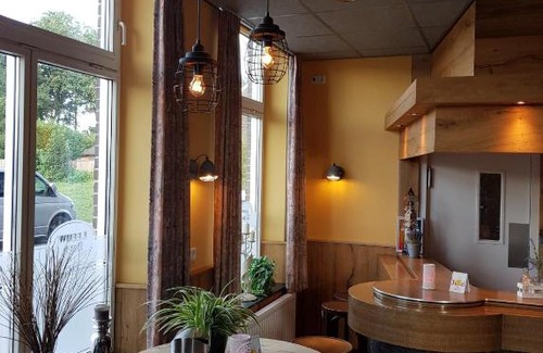 Urmond Hotel | Hotel-Cafe Knoors-Meeks Stein Urmond