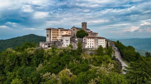 Mernico Hotel | Hotel casa del pellegrino - Castelmonte