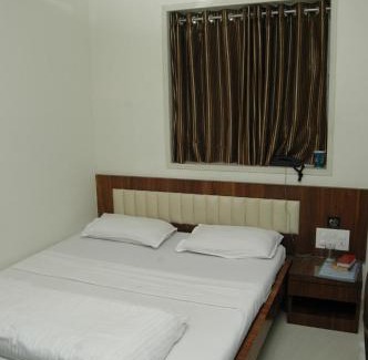 Wellington Pier Hotel | Hotel Causeway, Colaba