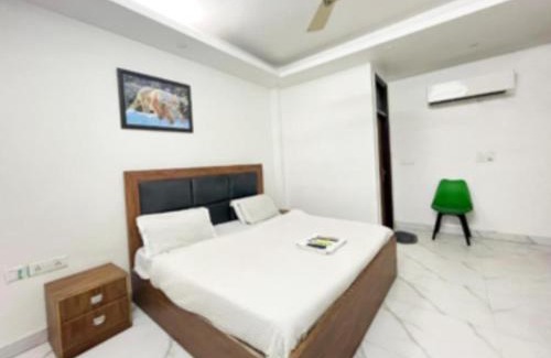 Nizamuddin East Hotel | Hotel Classic - Shakha Stay Near Nizamuddin Railway Station