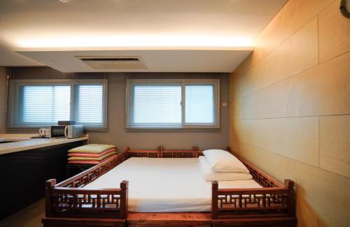 Ikseon-dong Hanok Village Hotel | Hotel DADA Insadong