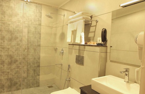 Karunagappally Hotel | HOTEL DIAMOND FORT