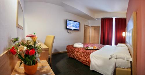 Sannazzaro deʼ Burgondi Hotel | Hotel Eridano