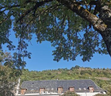 Saint-Martin-sous-Vigouroux Hotel | Hotel bar b'rock