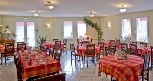 Saint-Martin-sous-Vigouroux Hotel | Hotel De La Poste