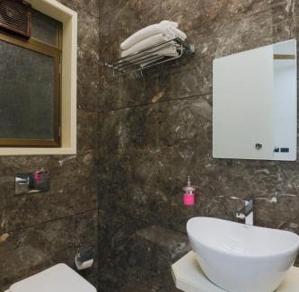 Goregaon West Hotel | Hotel Golden Suites - Near Nesco