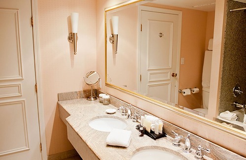 Inner Harbour Hotel | Hotel Grand Pacific