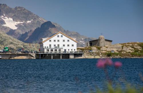 Obergoms Hotel | Hotel Grimsel Passhöhe