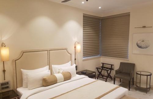 Wellington Pier Hotel | Hotel Harbour View Colaba