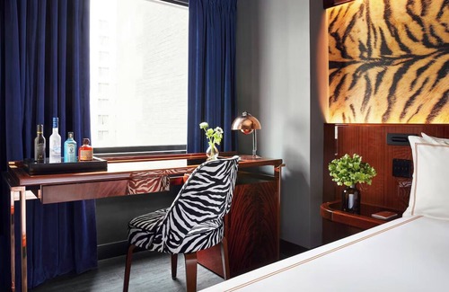 Midtown Hotel | Hotel Hendricks | Deluxe King | Pet-friendly Stay Near 5th Avenue
