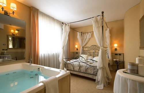 Casarile Hotel | Hotel Il Castelletto