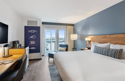 Northwest Everett Hotel | Hotel Indigo Everett - Waterfront Place by IHG