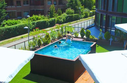 Mendizorrotza Apartment | Hotel Jardines de Uleta Suites