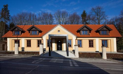 Chlumec nad Cidlinou Hotel | Hotel Koruna