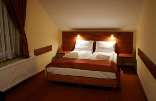 Lysomice Hotel | Hotel Kuźnia Oberża Polska