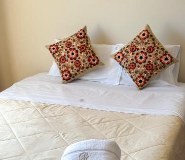 San Juan Bautista Hotel | Hotel LAS FLORES