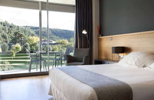 Sant Fruitos de Bages Hotel | Hotel Món Sant Benet