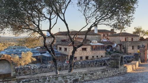 Almendral Hotel | Hotel Monasterio de Rocamador