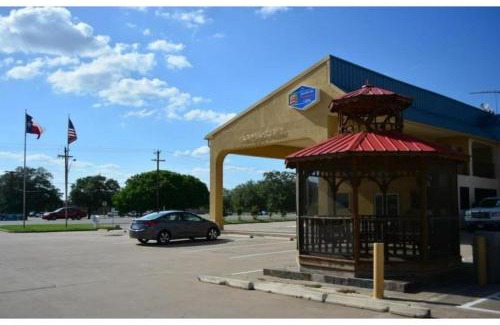 Cuero Hotel | Hotel O Executive Inn & Suites Cuero Hwy 87