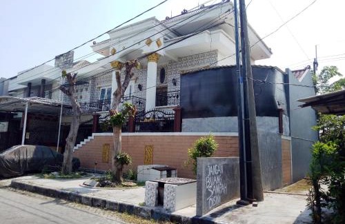 Waru Hotel | Hotel O Guest House Bu Iin Syariah
