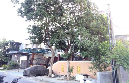 Waru Hotel | Hotel O Guest House Bu Iin Syariah