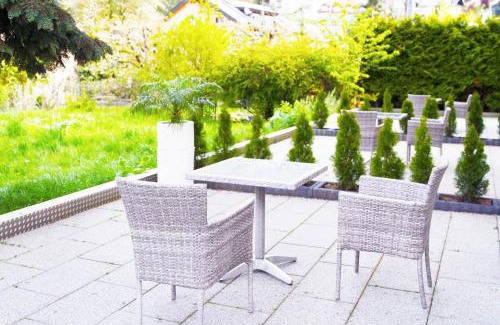 Bilfingen House | Hotel Pension Kaempfelbach