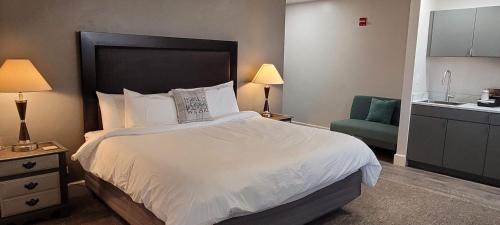 Bartlesville Hotel | Hotel Phillips