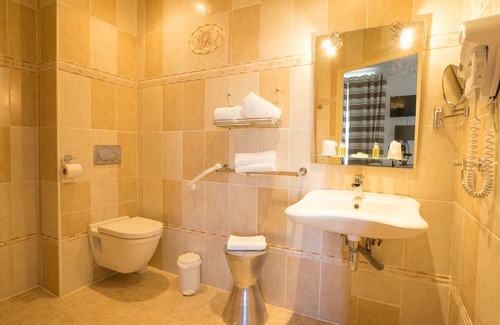 Bormes-Les-Mimosas Hotel | Hotel Restaurant Le Bellevue