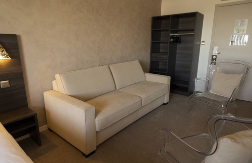 Loriol-sur-Drome Hotel | Hotel-Restaurant Les Oliviers