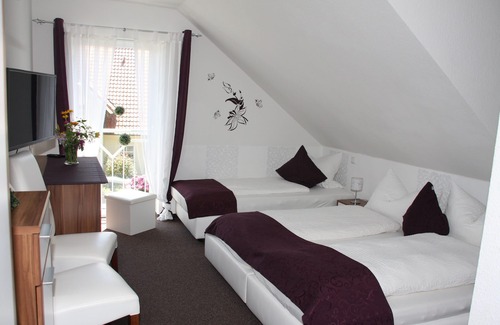 Schloß Neuhaus Hotel | Hotel Restaurant Hubertushof
