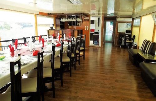 Nufaru Boat Rental | Hotel Restaurant Plutitor Delta Ways