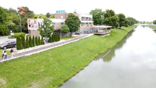 Nitra Hotel | Hotel River