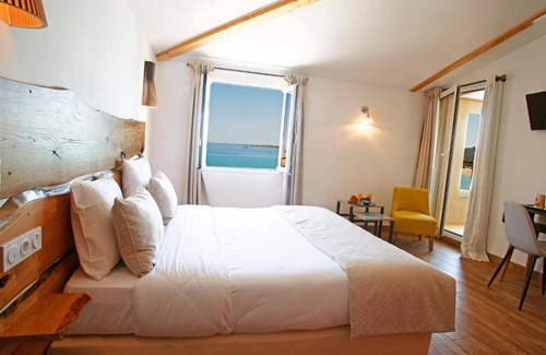 Algajola Hotel | Hotel Serenada