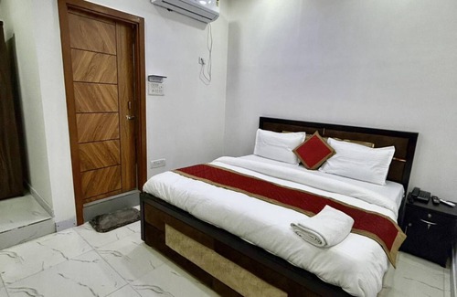 Malviya Nagar Hotel | Hotel Star Marigold